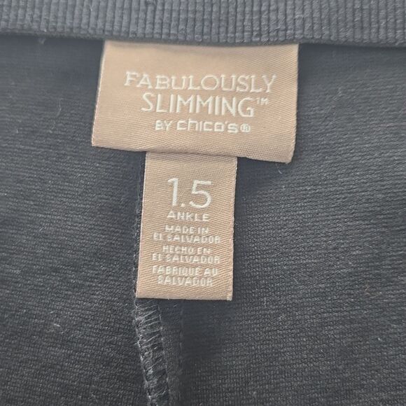 Chicos -154 Fabulously Slimming Black Foil Paisley Ankle Pants Sz 1.5 / Medium - Picture 2 of 8